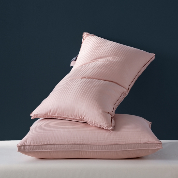 91家纺网 家纺一手货源 找家纺 顺发床垫 2025秋冬热款纯色蓬松舒适羽毛枕中高端优质羽毛枕 粉色