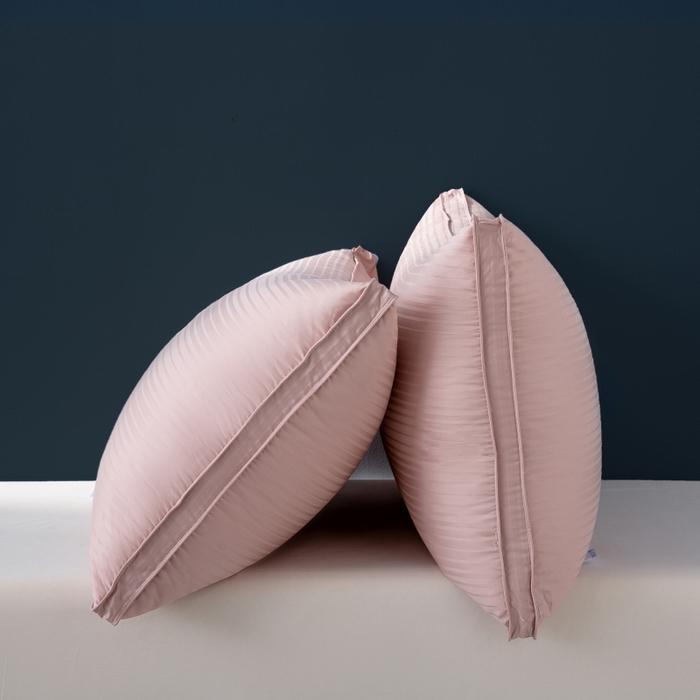 91家纺网 家纺一手货源 找家纺 顺发床垫 2025秋冬热款纯色蓬松舒适羽毛枕中高端优质羽毛枕 粉色