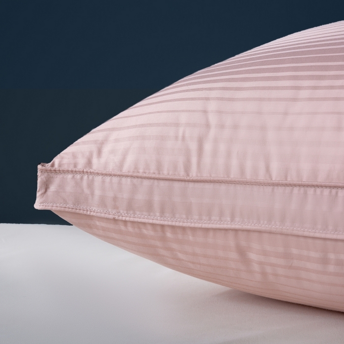 91家纺网 家纺一手货源 找家纺 顺发床垫 2025秋冬热款纯色蓬松舒适羽毛枕中高端优质羽毛枕 粉色