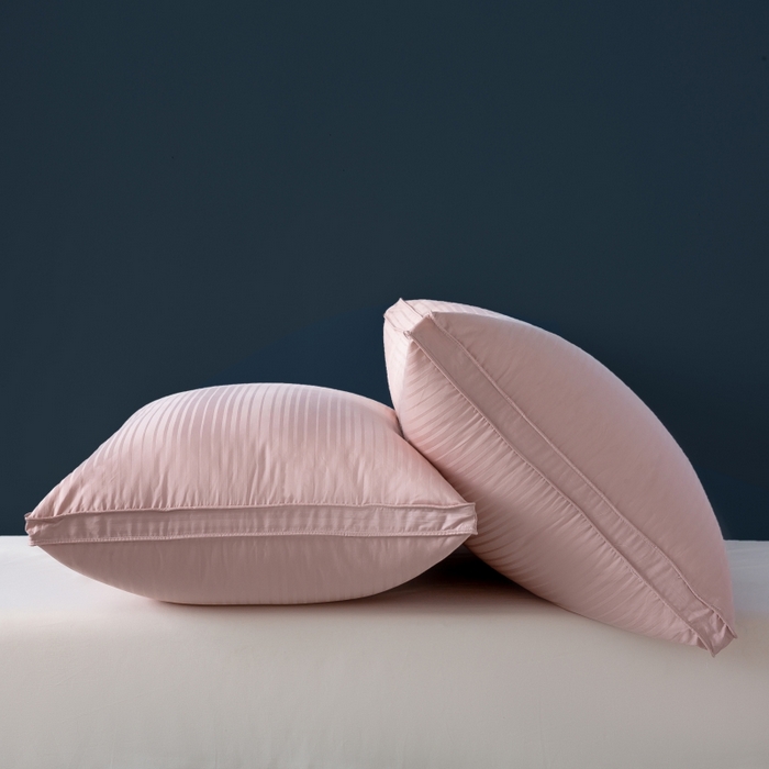 91家纺网 家纺一手货源 找家纺 顺发床垫 2025秋冬热款纯色蓬松舒适羽毛枕中高端优质羽毛枕 粉色