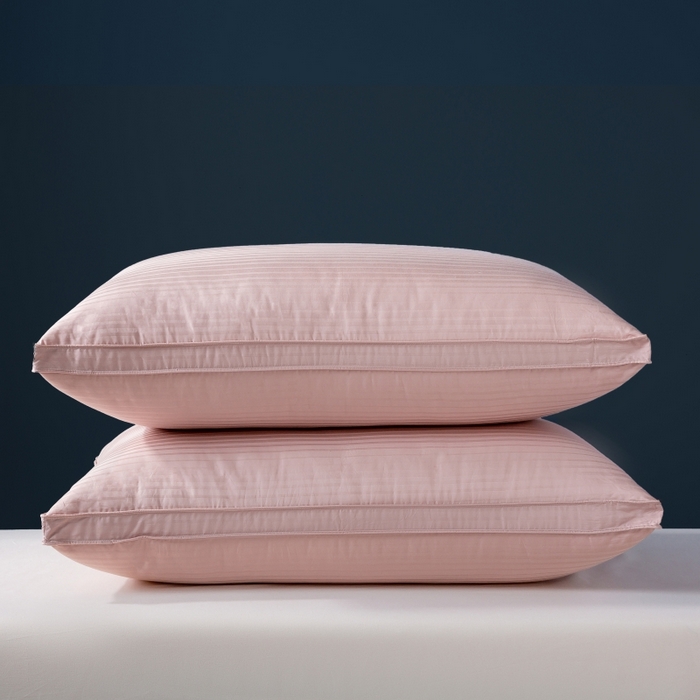 91家纺网 家纺一手货源 找家纺 顺发床垫 2025秋冬热款纯色蓬松舒适羽毛枕中高端优质羽毛枕 粉色