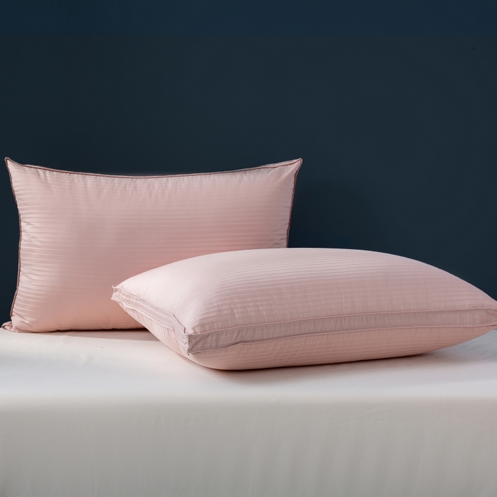 91家纺网 家纺一手货源 找家纺 顺发床垫 2025秋冬热款纯色蓬松舒适羽毛枕中高端优质羽毛枕 粉色