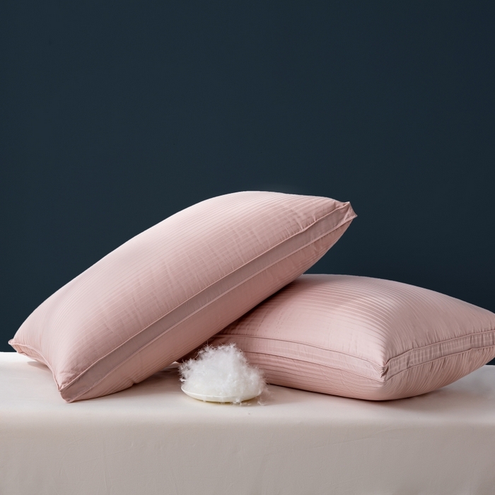 91家纺网 家纺一手货源 找家纺 顺发床垫 2025秋冬热款纯色蓬松舒适羽毛枕中高端优质羽毛枕 粉色