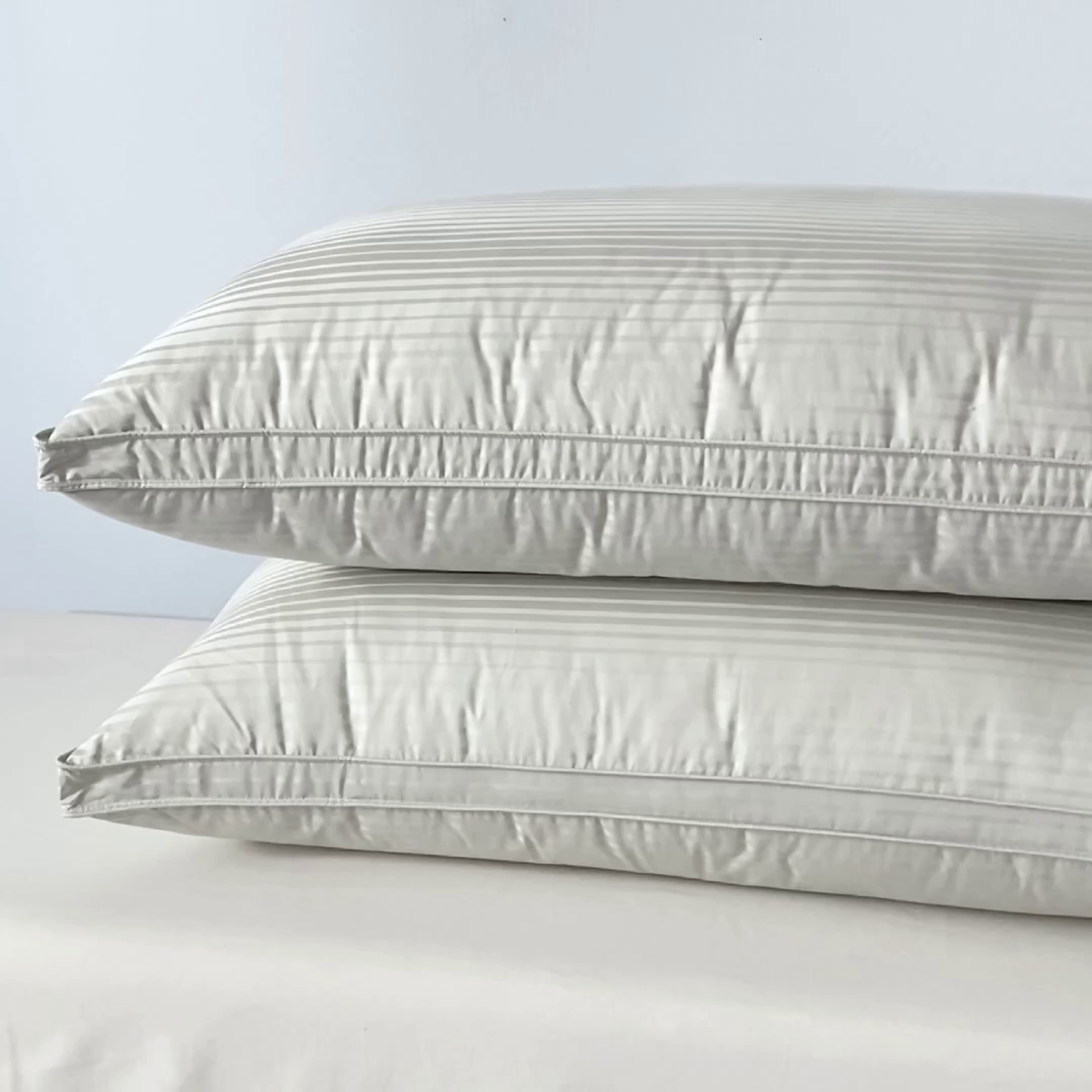 91家纺网 家纺一手货源 找家纺 顺发床垫 2025秋冬热款纯色蓬松舒适羽毛枕中高端优质羽毛枕 灰绿