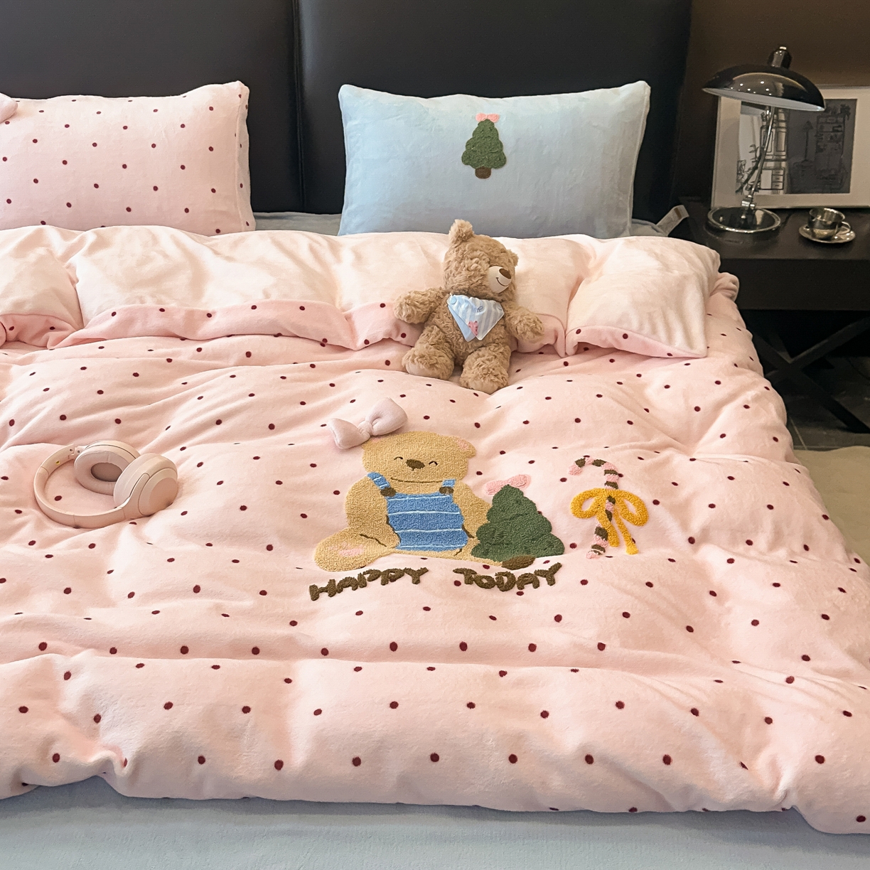 91家纺网 家纺一手货源 找家纺 （总）子钦家纺 2025秋冬新款加厚牛奶绒撸猫感毛巾绣四件套-圣诞小熊