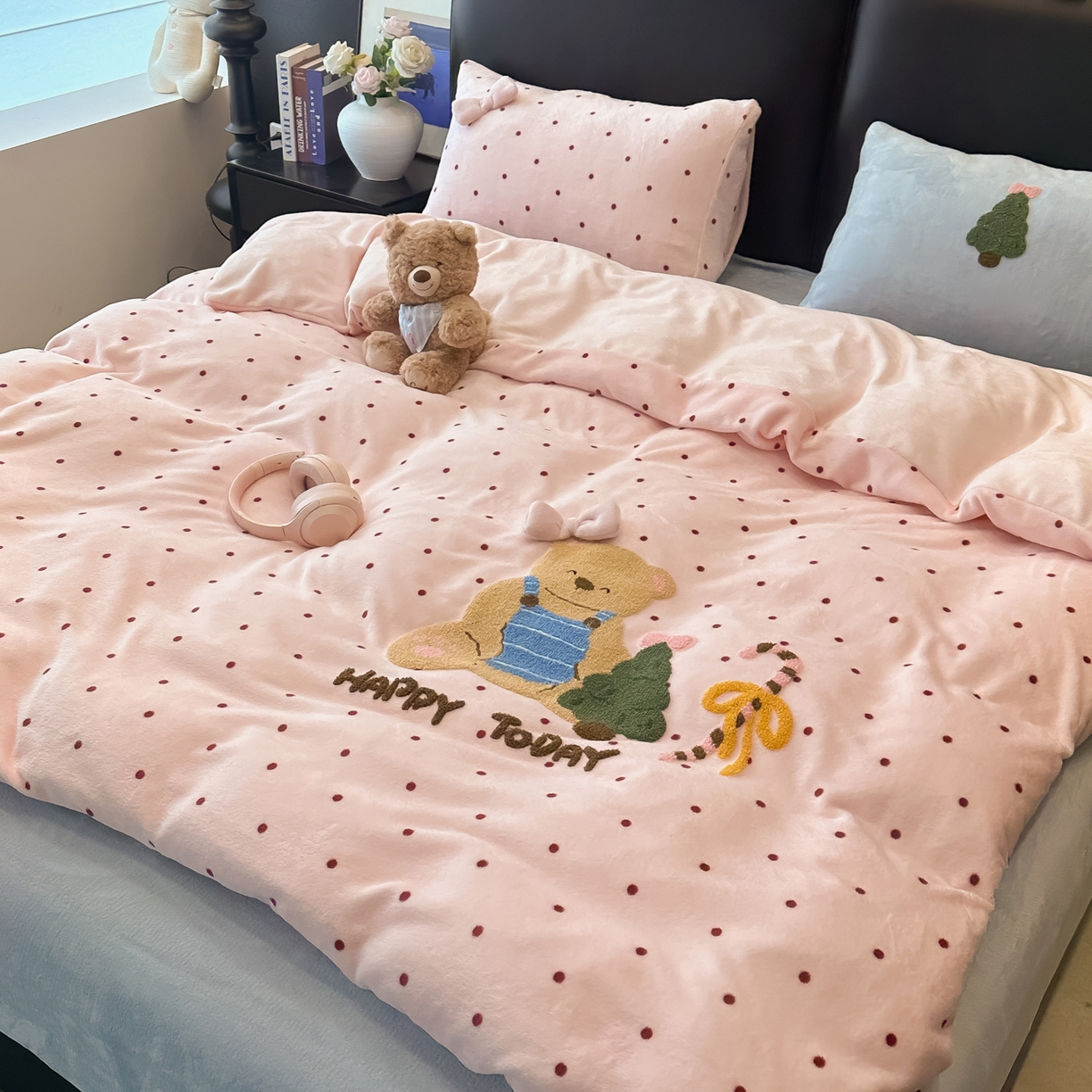 91家纺网 家纺一手货源 找家纺 （总）子钦家纺 2025新款加厚牛奶绒四件套-圣诞小熊（风格二）