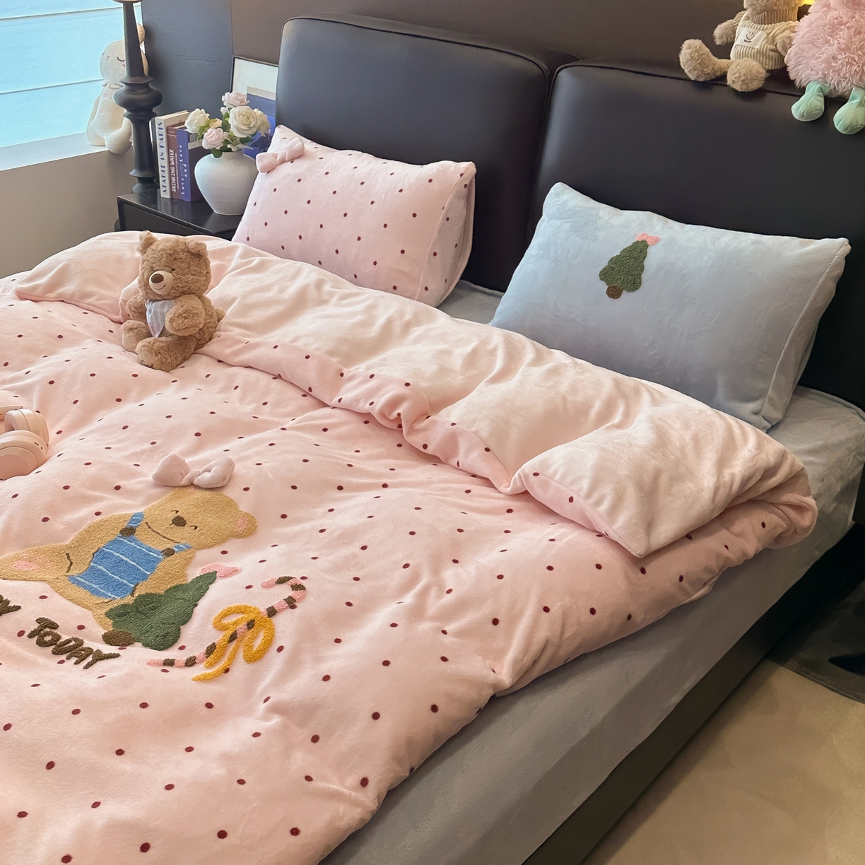 91家纺网 家纺一手货源 找家纺 （总）子钦家纺 2025新款加厚牛奶绒四件套-圣诞小熊（风格二）