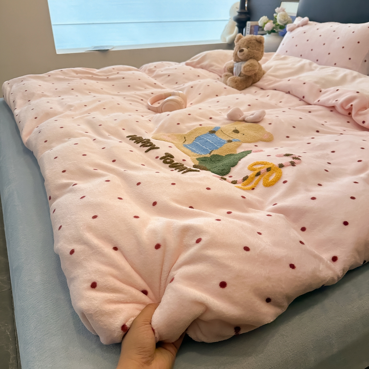 91家纺网 家纺一手货源 找家纺 （总）子钦家纺 2025新款加厚牛奶绒四件套-圣诞小熊（风格二）