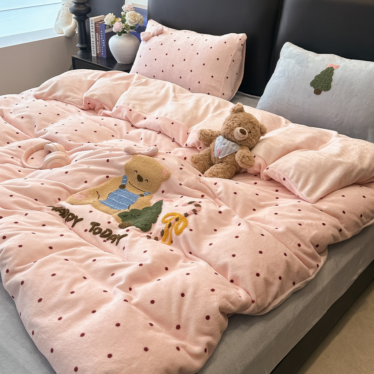 91家纺网 家纺一手货源 找家纺 （总）子钦家纺 2025新款加厚牛奶绒四件套-圣诞小熊（风格二）