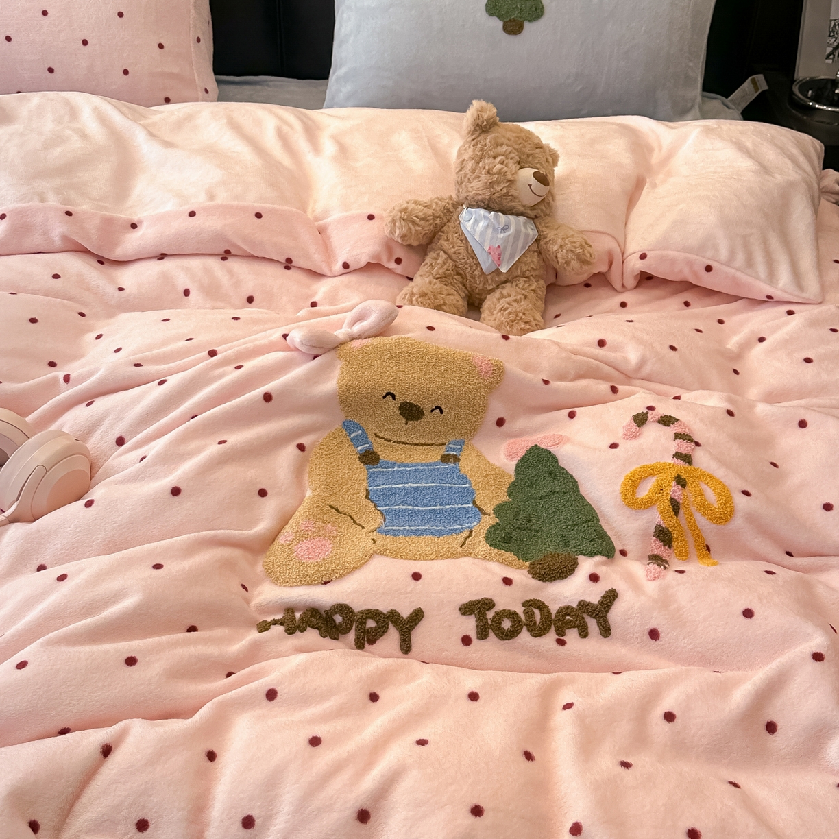 91家纺网 家纺一手货源 找家纺 （总）子钦家纺 2025新款加厚牛奶绒四件套-圣诞小熊（风格二）