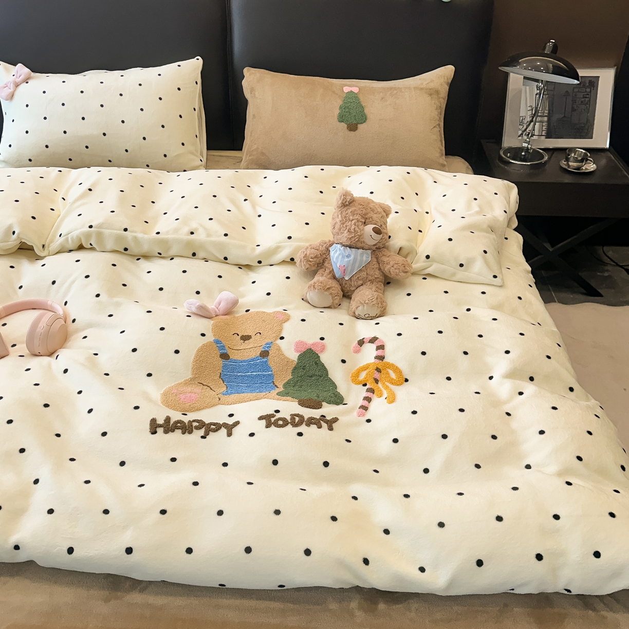 91家纺网 家纺一手货源 找家纺 （总）子钦家纺 2025新款加厚牛奶绒四件套-圣诞小熊（风格二）