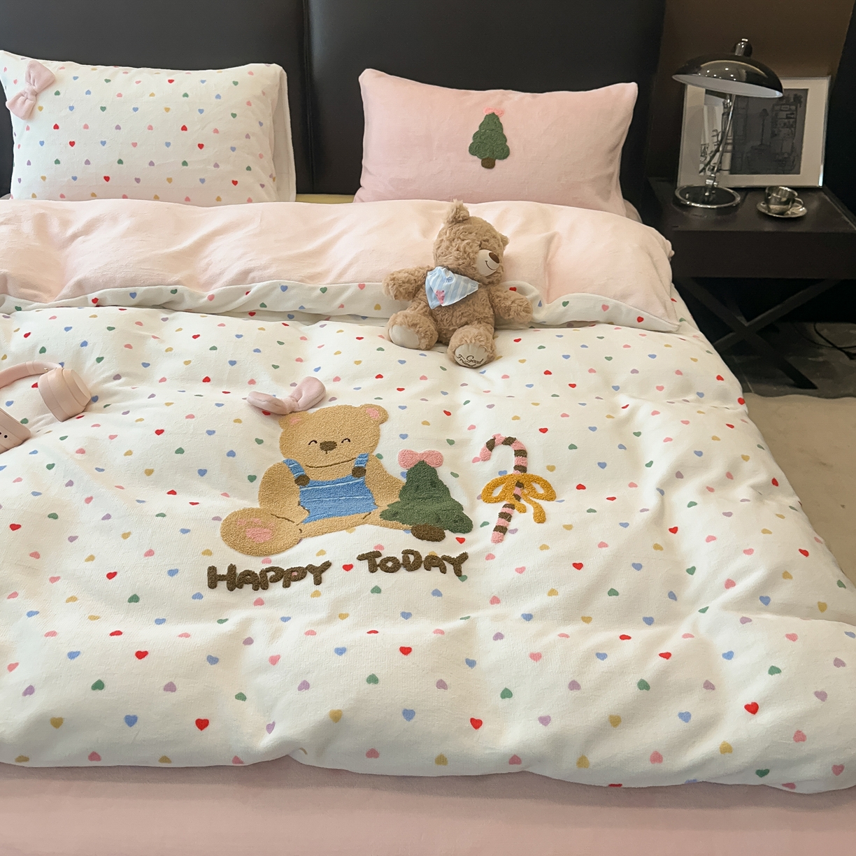 91家纺网 家纺一手货源 找家纺 （总）子钦家纺 2025新款加厚牛奶绒四件套-圣诞小熊（风格二）