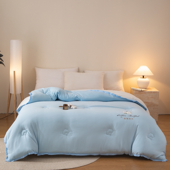 91家纺网 家纺一手货源 找家纺 衿成家纺 2025新款如沐暖阳新疆棉花被子被芯 蓝拼白