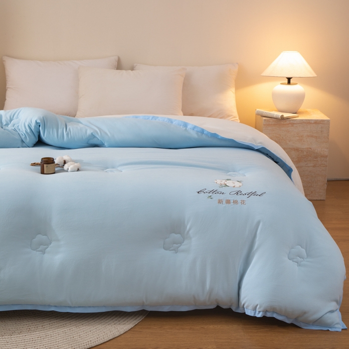 91家纺网 家纺一手货源 找家纺 衿成家纺 2025新款如沐暖阳新疆棉花被子被芯 蓝拼白
