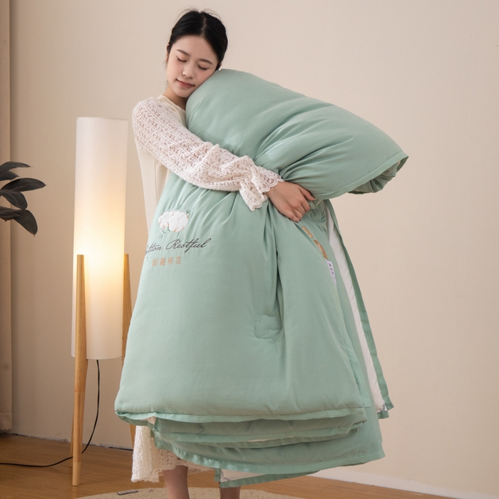 91家纺网 家纺一手货源 找家纺 衿成家纺 2025新款如沐暖阳新疆棉花被子被芯 绿拼白