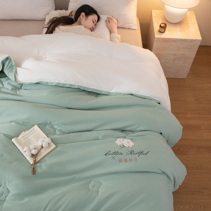 91家纺网 家纺一手货源 找家纺 衿成家纺 2025新款如沐暖阳新疆棉花被子被芯 绿拼白