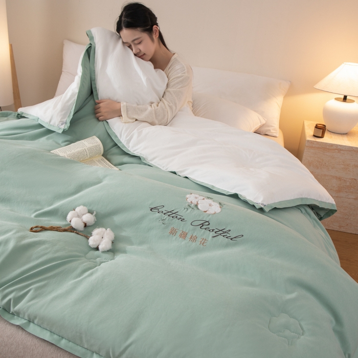 91家纺网 家纺一手货源 找家纺 衿成家纺 2025新款如沐暖阳新疆棉花被子被芯 绿拼白