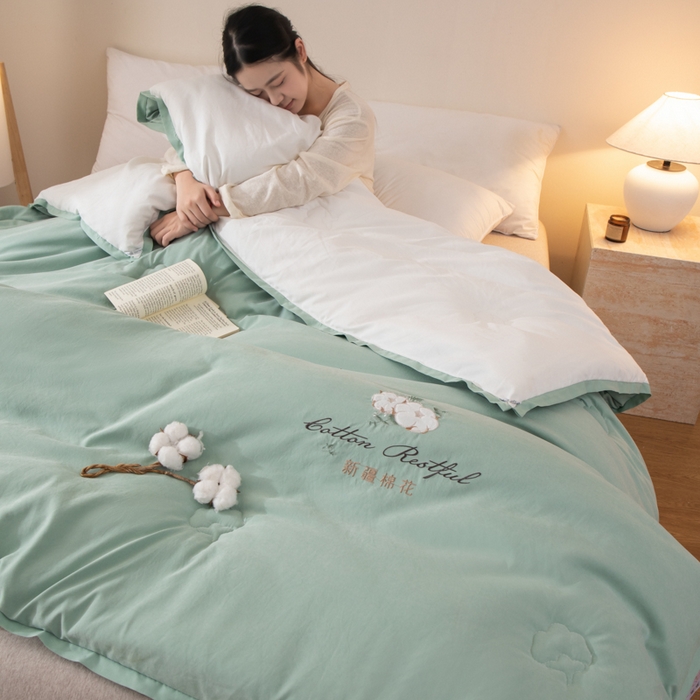 91家纺网 家纺一手货源 找家纺 衿成家纺 2025新款如沐暖阳新疆棉花被子被芯 绿拼白