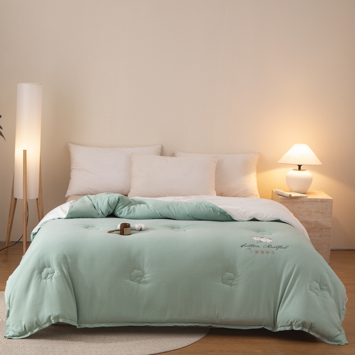 91家纺网 家纺一手货源 找家纺 衿成家纺 2025新款如沐暖阳新疆棉花被子被芯 绿拼白