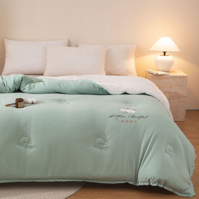 91家纺网 家纺一手货源 找家纺 衿成家纺 2025新款如沐暖阳新疆棉花被子被芯 绿拼白