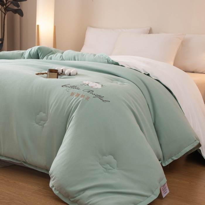 91家纺网 家纺一手货源 找家纺 衿成家纺 2025新款如沐暖阳新疆棉花被子被芯 绿拼白