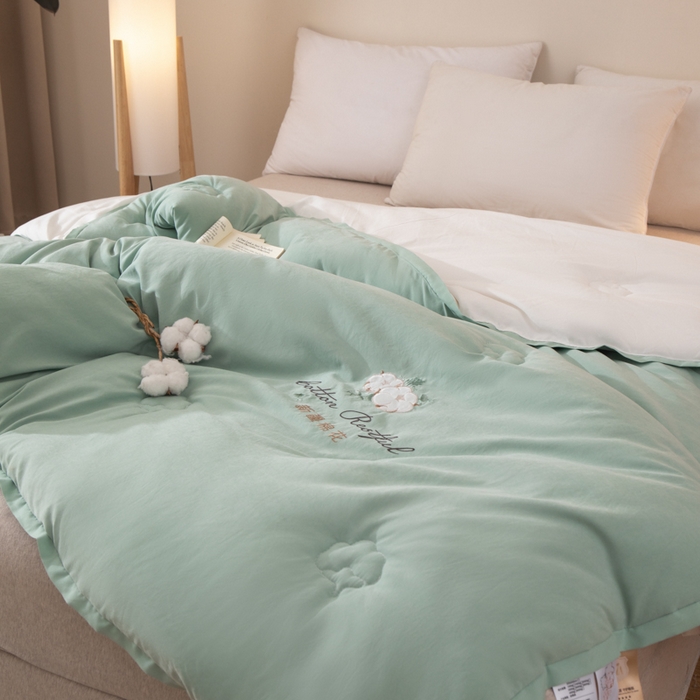 91家纺网 家纺一手货源 找家纺 衿成家纺 2025新款如沐暖阳新疆棉花被子被芯 绿拼白