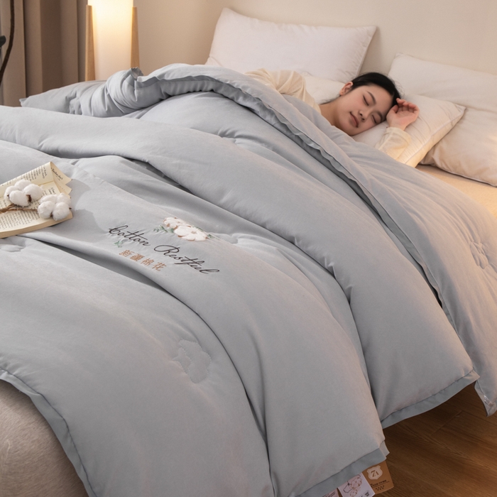 91家纺网 家纺一手货源 找家纺 衿成家纺 2025新款如沐暖阳新疆棉花被子被芯 绅士灰