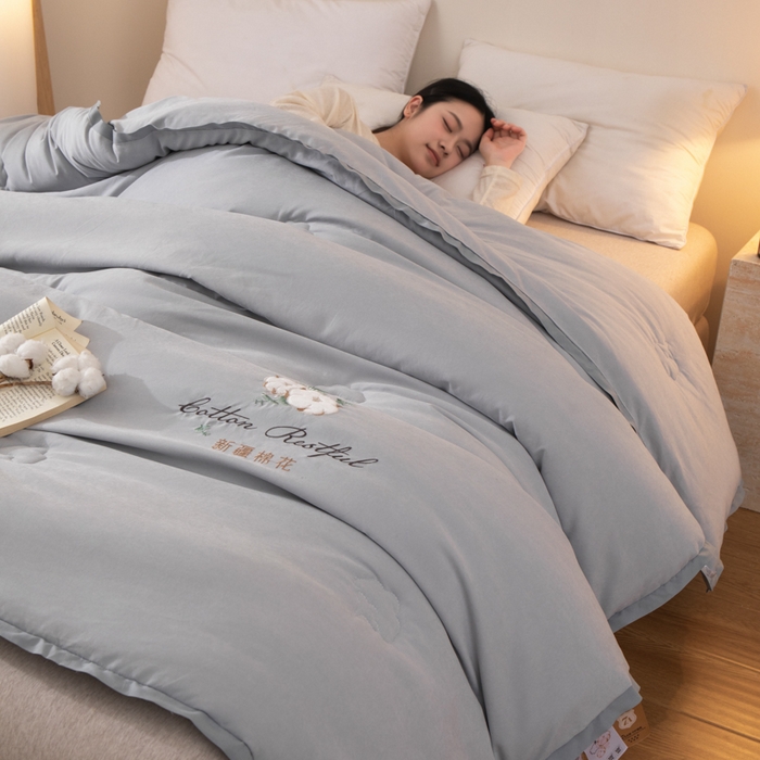 91家纺网 家纺一手货源 找家纺 衿成家纺 2025新款如沐暖阳新疆棉花被子被芯 绅士灰