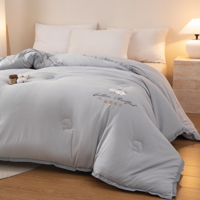 91家纺网 家纺一手货源 找家纺 衿成家纺 2025新款如沐暖阳新疆棉花被子被芯 绅士灰