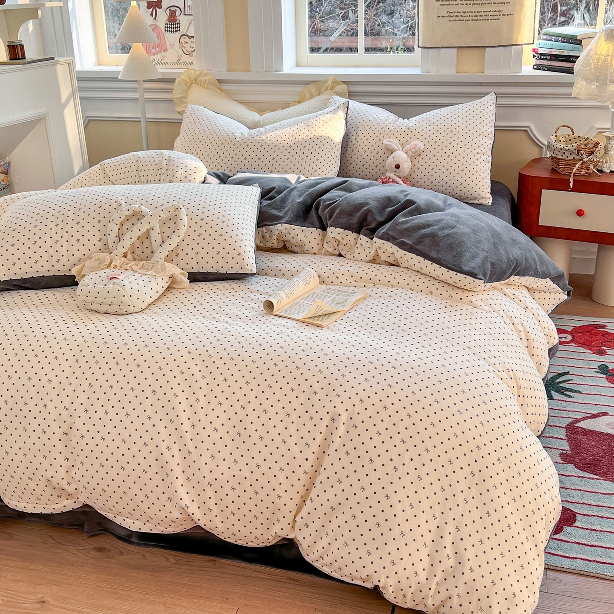 91家纺网 家纺一手货源 找家纺 金丝鸟家纺 2025新款全棉双层纱加牛奶绒四件套 点点礼物 黑