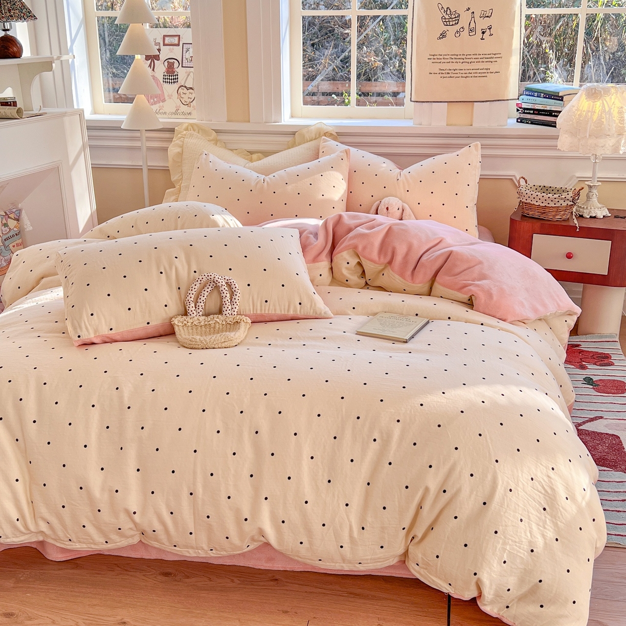 91家纺网 家纺一手货源 找家纺 金丝鸟家纺 2025新款全棉双层纱加牛奶绒四件套 小黑点点