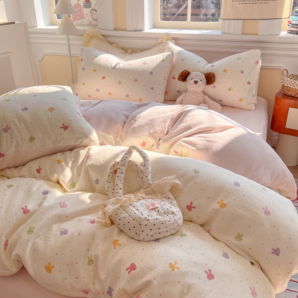 91家纺网 家纺一手货源 找家纺 金丝鸟家纺 2025新款全棉双层纱加牛奶绒四件套 彩色小兔子