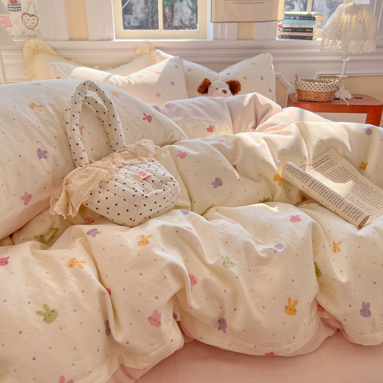 91家纺网 家纺一手货源 找家纺 金丝鸟家纺 2025新款全棉双层纱加牛奶绒四件套 彩色小兔子