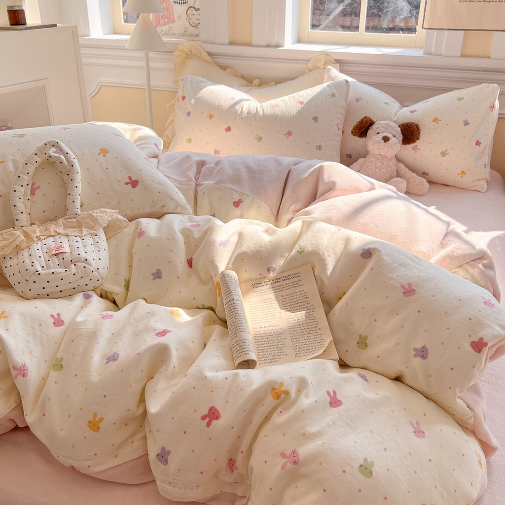 91家纺网 家纺一手货源 找家纺 金丝鸟家纺 2025新款全棉双层纱加牛奶绒四件套 彩色小兔子