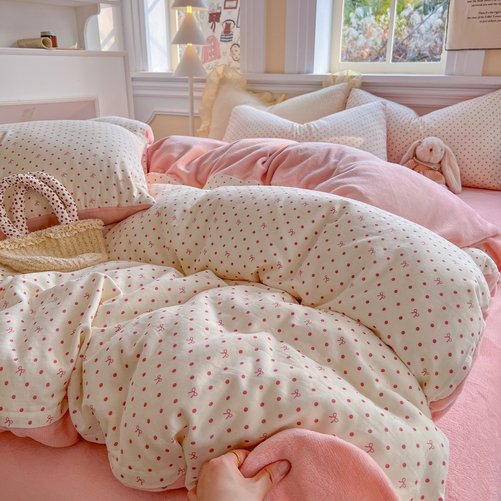 91家纺网 家纺一手货源 找家纺 金丝鸟家纺 2025新款全棉双层纱加牛奶绒四件套 点点礼物 粉