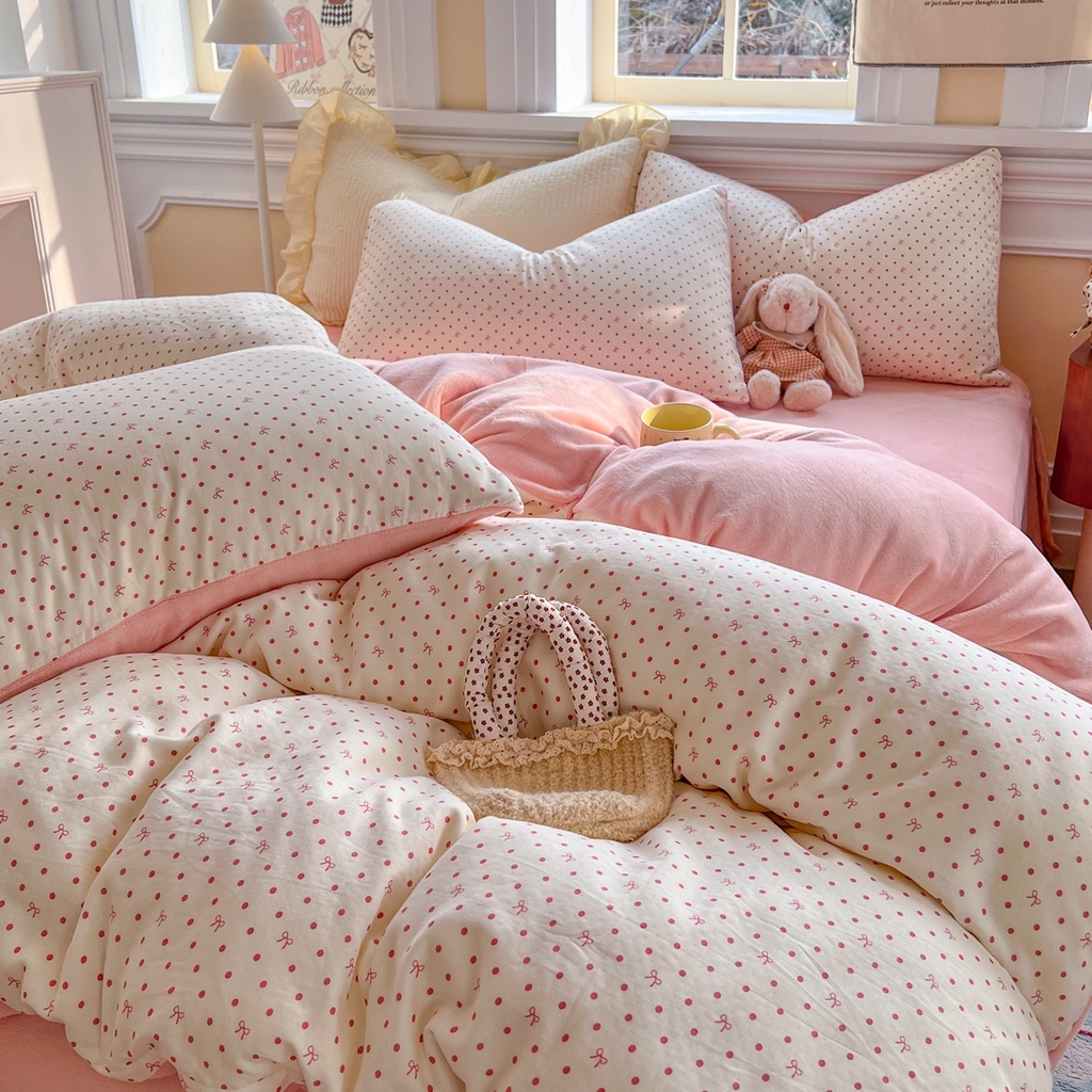 91家纺网 家纺一手货源 找家纺 金丝鸟家纺 2025新款全棉双层纱加牛奶绒四件套 点点礼物 粉