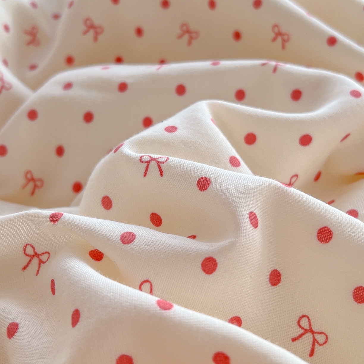 91家纺网 家纺一手货源 找家纺 金丝鸟家纺 2025新款全棉双层纱加牛奶绒四件套 点点礼物 粉