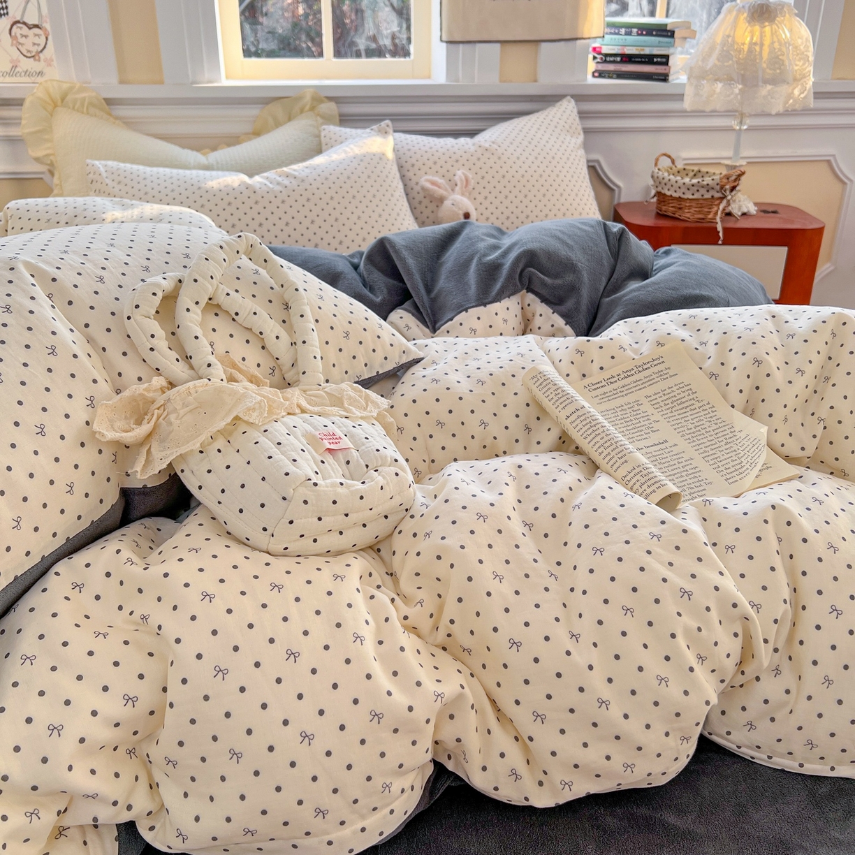 91家纺网 家纺一手货源 找家纺 金丝鸟家纺 2025新款全棉双层纱加牛奶绒四件套 点点礼物 黑