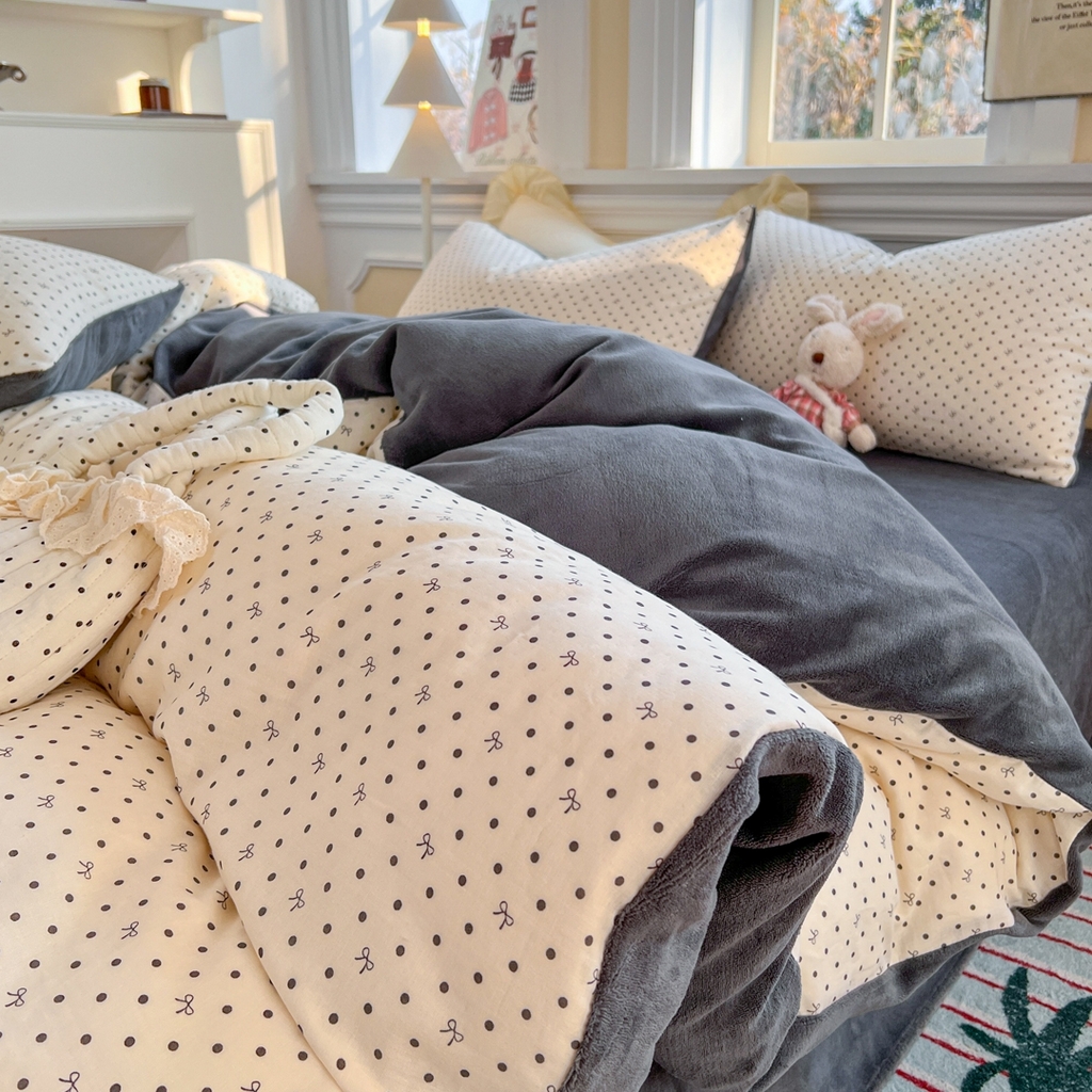 91家纺网 家纺一手货源 找家纺 金丝鸟家纺 2025新款全棉双层纱加牛奶绒四件套 点点礼物 黑