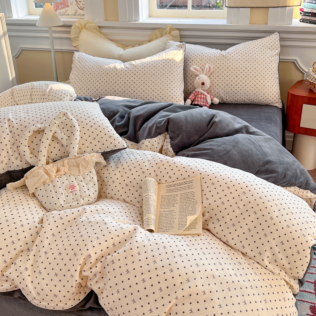 91家纺网 家纺一手货源 找家纺 金丝鸟家纺 2025新款全棉双层纱加牛奶绒四件套 点点礼物 黑