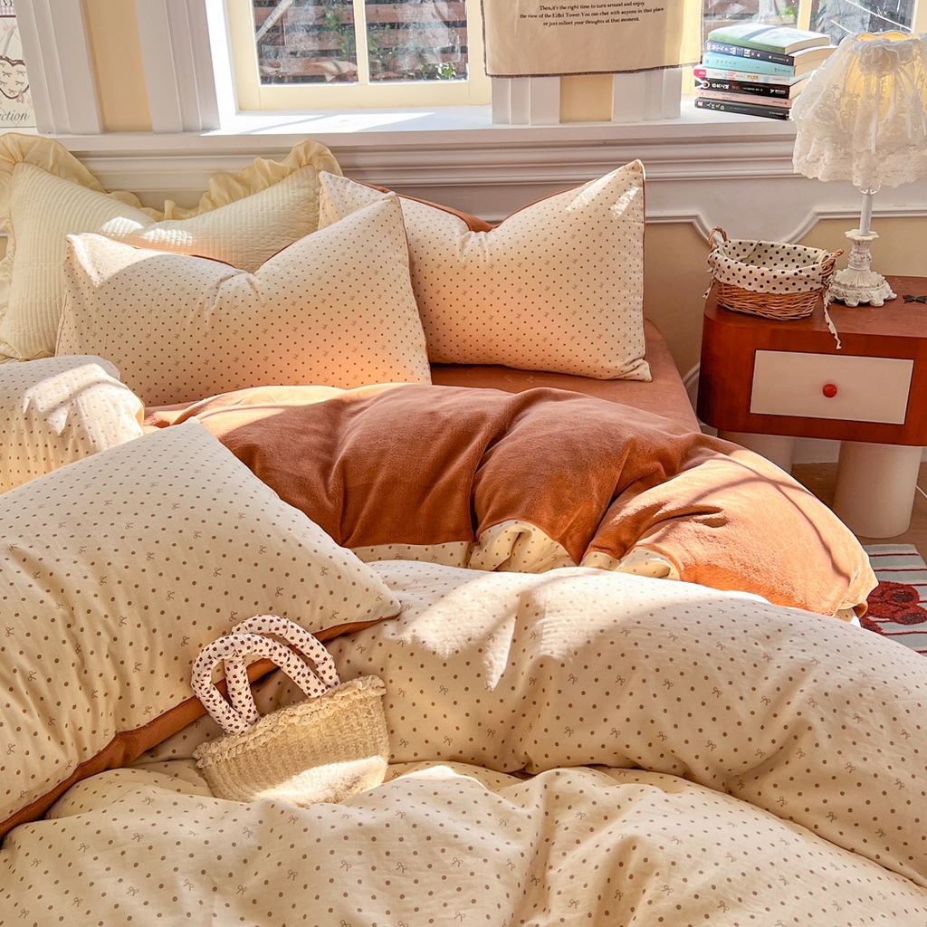 91家纺网 家纺一手货源 找家纺 金丝鸟家纺 2025新款全棉双层纱加牛奶绒四件套 点点礼物 咖