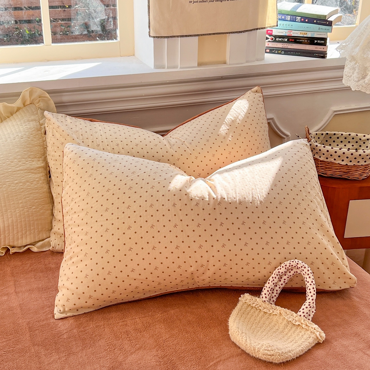 91家纺网 家纺一手货源 找家纺 金丝鸟家纺 2025新款全棉双层纱加牛奶绒四件套 点点礼物 咖