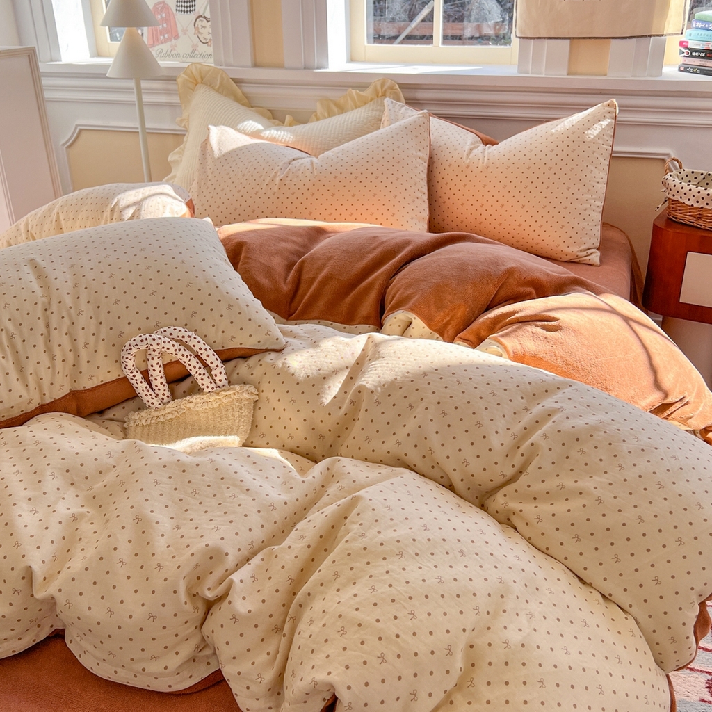 91家纺网 家纺一手货源 找家纺 金丝鸟家纺 2025新款全棉双层纱加牛奶绒四件套 点点礼物 咖