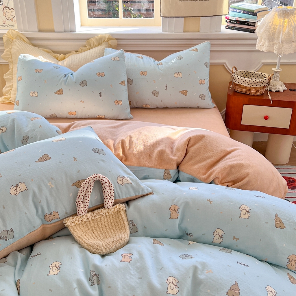 91家纺网 家纺一手货源 找家纺 金丝鸟家纺 2025新款全棉双层纱加牛奶绒四件套 灰灰兔