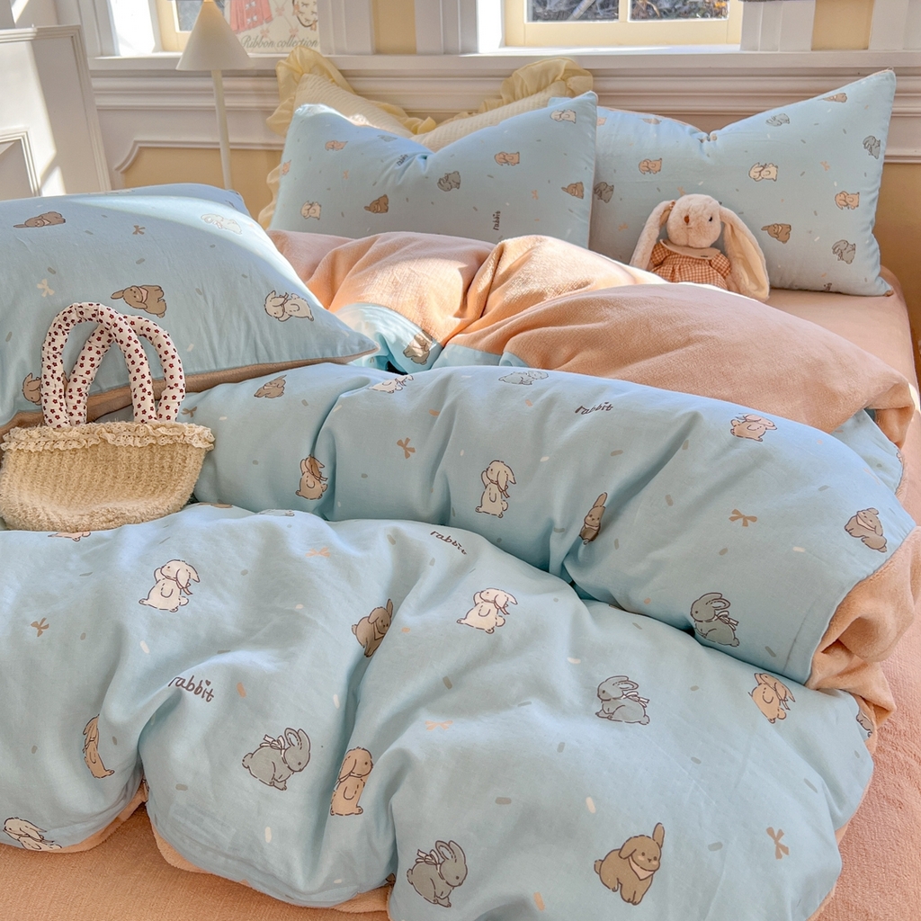 91家纺网 家纺一手货源 找家纺 金丝鸟家纺 2025新款全棉双层纱加牛奶绒四件套 灰灰兔