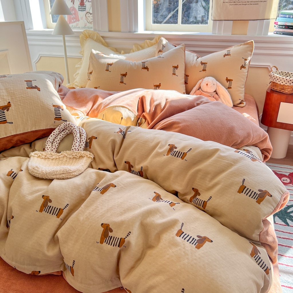 91家纺网 家纺一手货源 找家纺 金丝鸟家纺 2025新款全棉双层纱加牛奶绒四件套 拉条狗