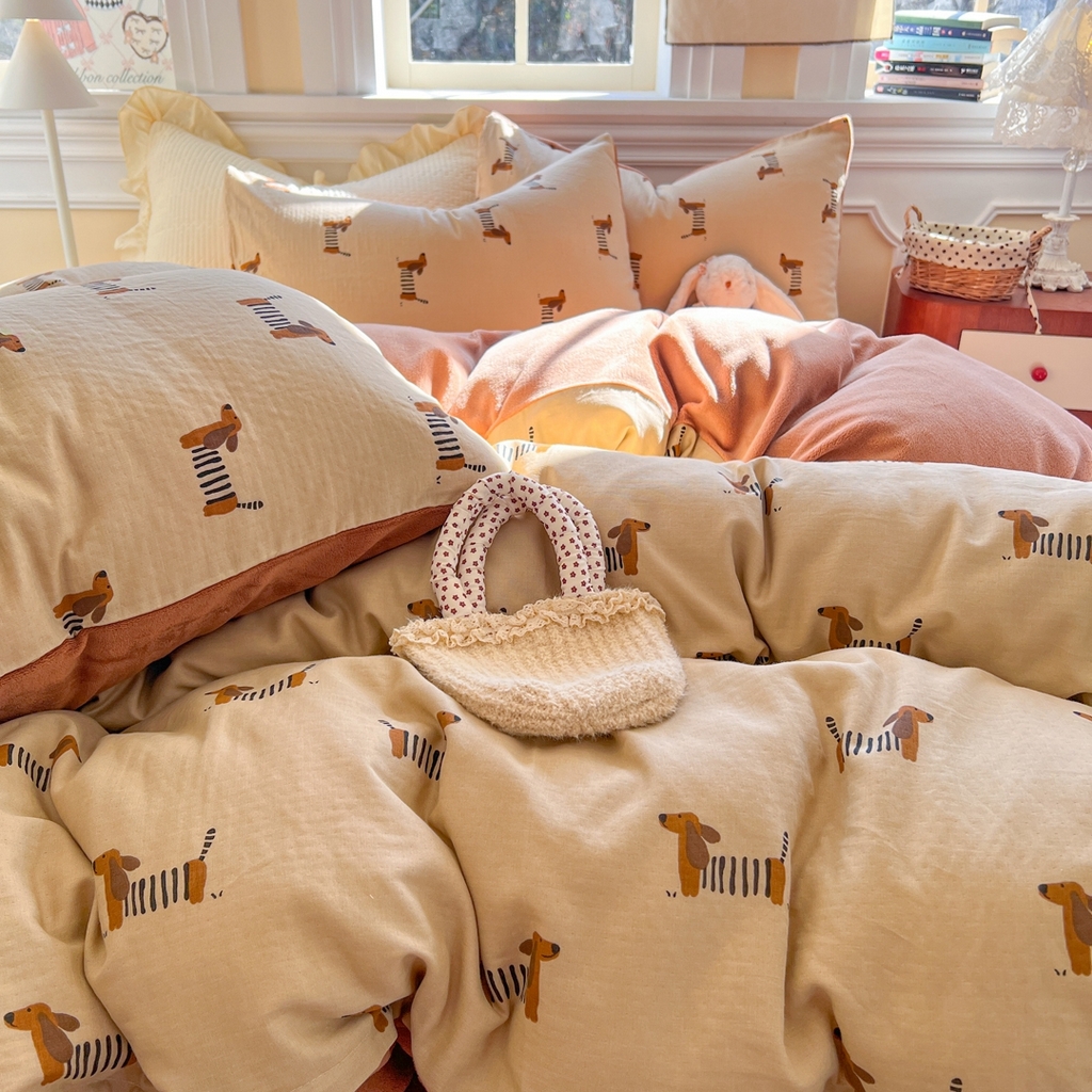 91家纺网 家纺一手货源 找家纺 金丝鸟家纺 2025新款全棉双层纱加牛奶绒四件套 拉条狗