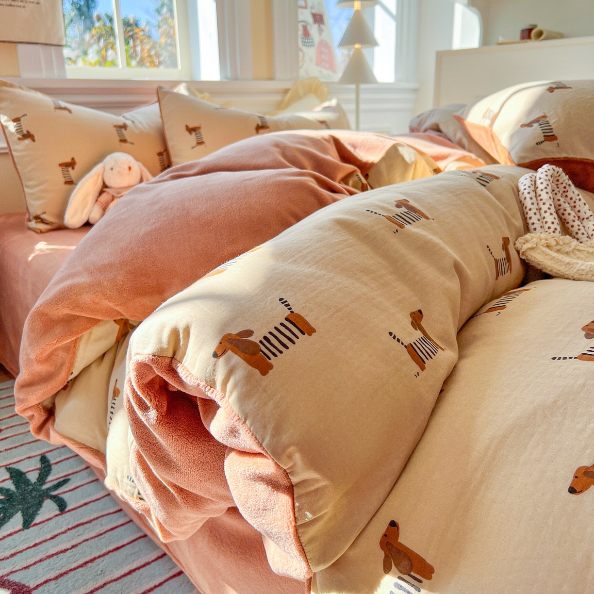 91家纺网 家纺一手货源 找家纺 金丝鸟家纺 2025新款全棉双层纱加牛奶绒四件套 拉条狗