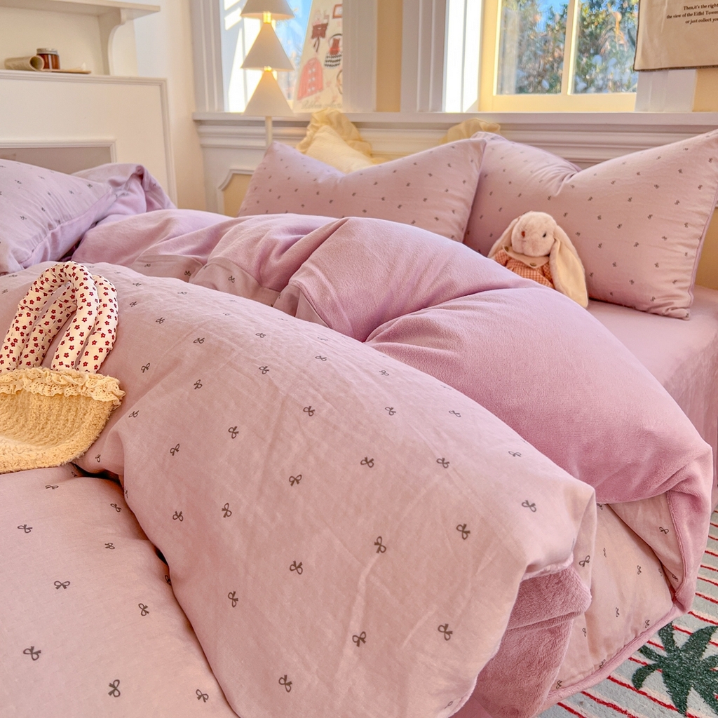 91家纺网 家纺一手货源 找家纺 金丝鸟家纺 2025新款全棉双层纱加牛奶绒四件套 密语小结