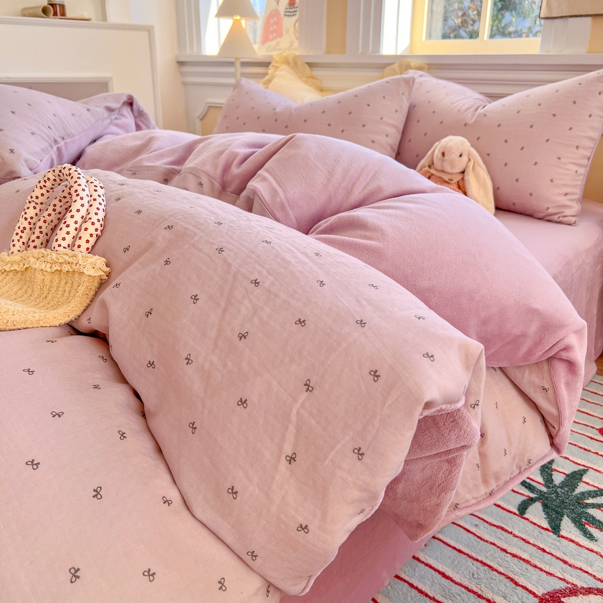 91家纺网 家纺一手货源 找家纺 金丝鸟家纺 2025新款全棉双层纱加牛奶绒四件套 密语小结